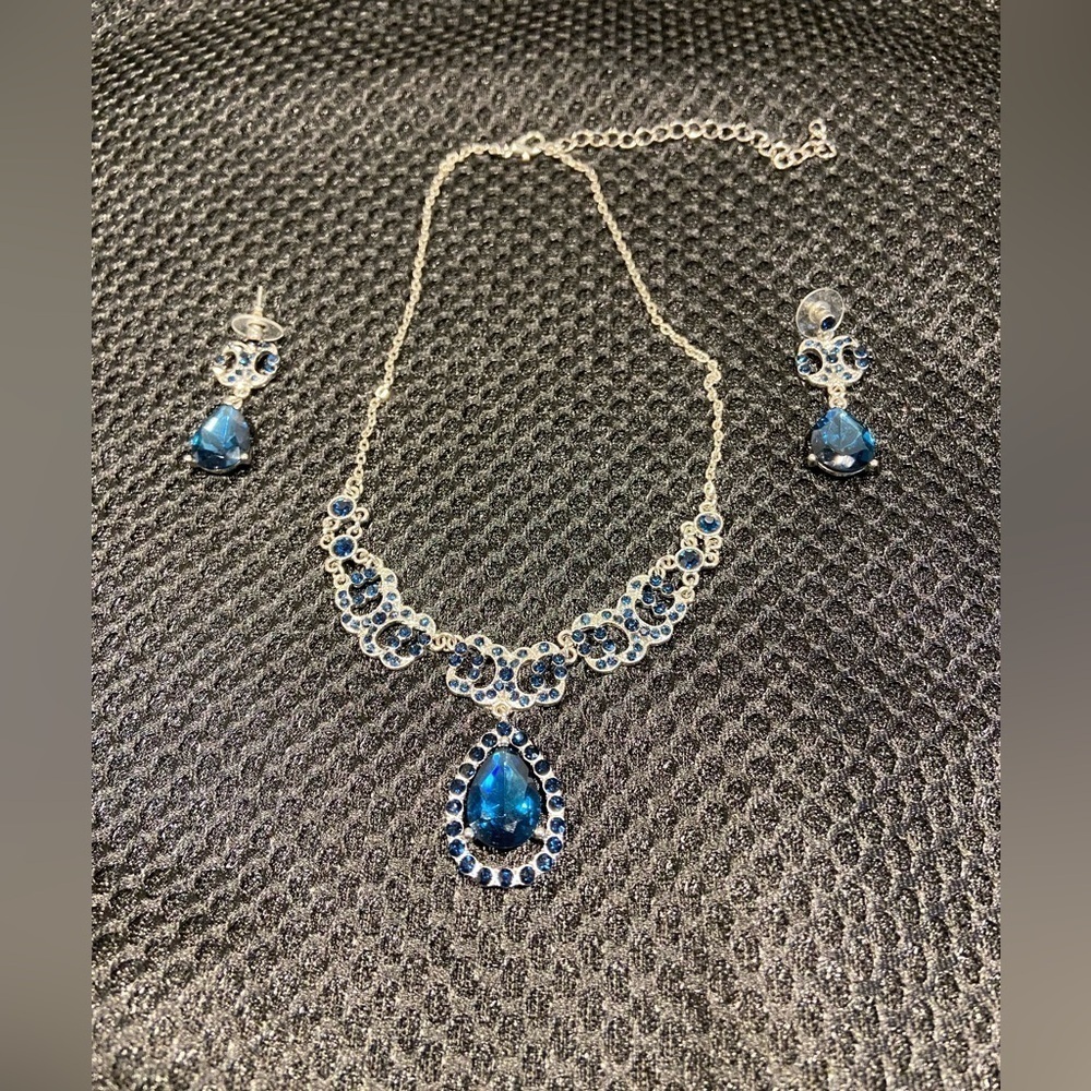 Old Hollywood Style Crystal Teardrop Statement Necklace Dangle Earrings Set